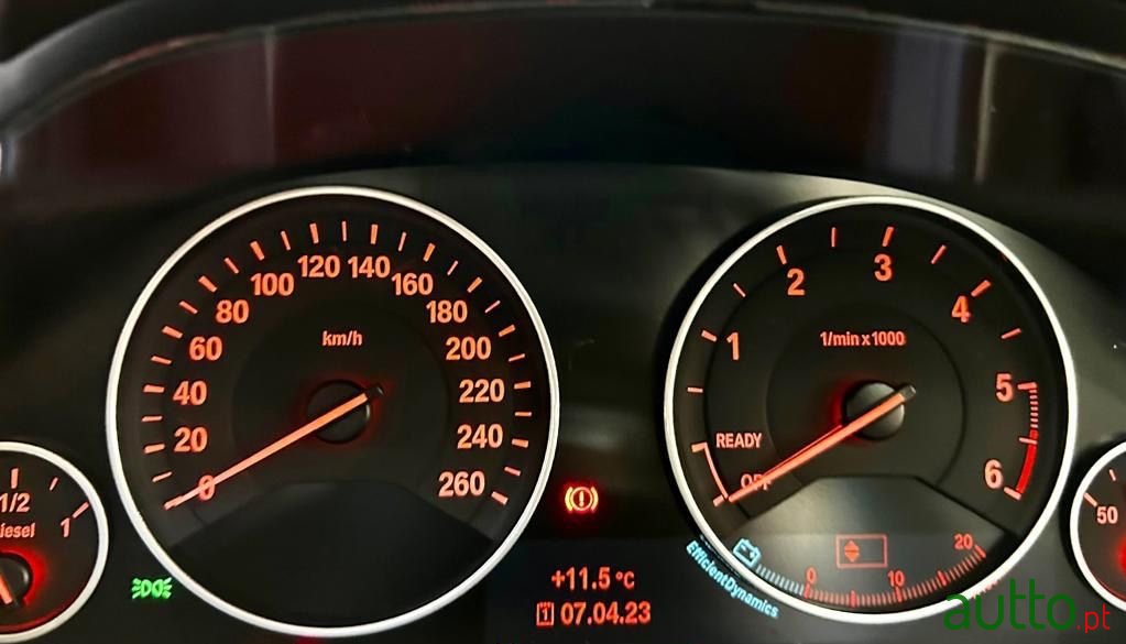 2015' BMW 318 photo #5