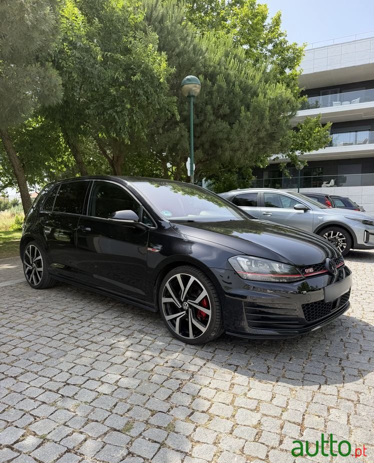 2016' Volkswagen Golf photo #2