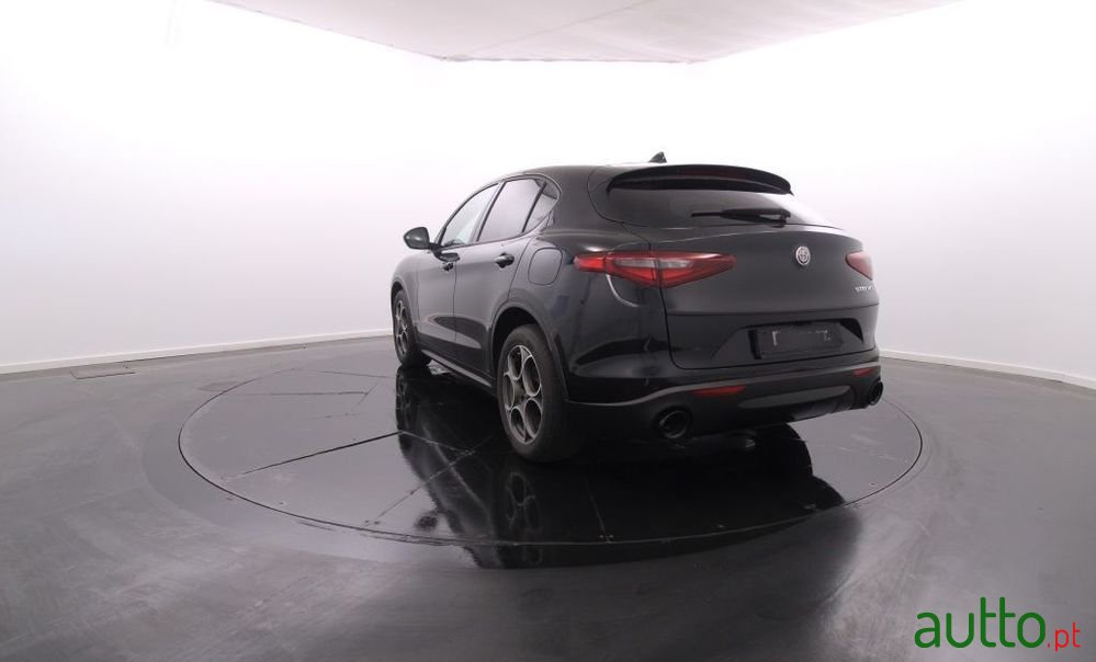 2022' Alfa Romeo Stelvio photo #5