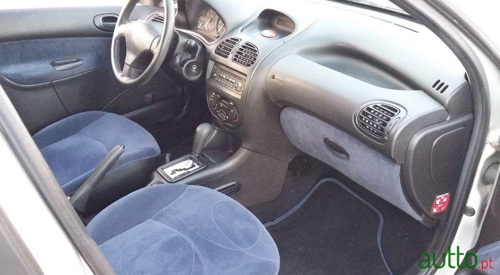 2002' Peugeot 206 1.4 Xt Aut. photo #2