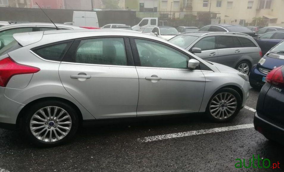 2011' Ford Focus 1.6Tdci Titanium photo #2