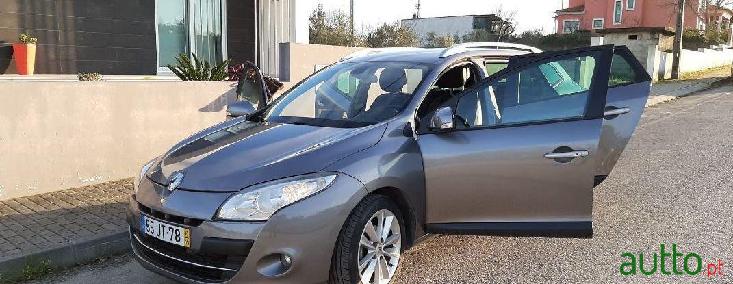 2010' Renault Megane Break photo #3