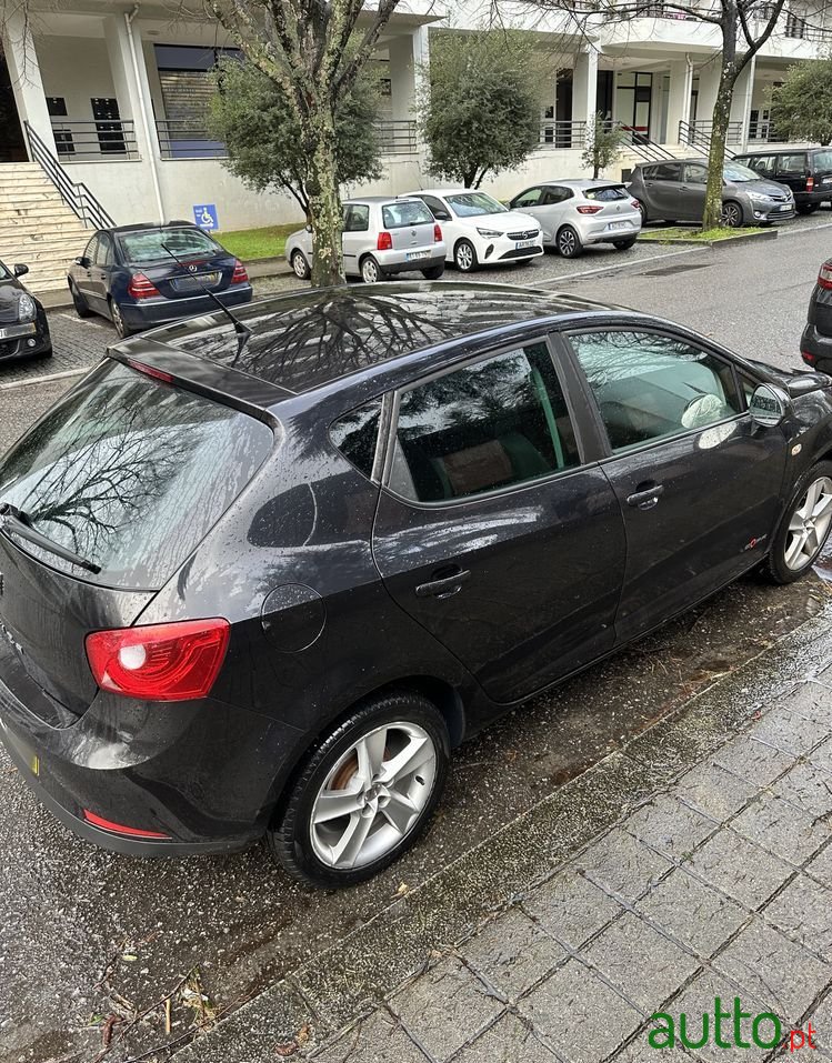 2011' SEAT Ibiza photo #3