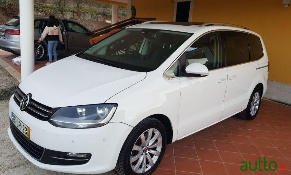 2011' Volkswagen Sharan photo #1