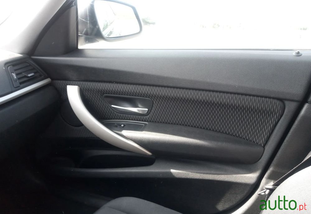 2014' BMW 318 Gran Turismo photo #3