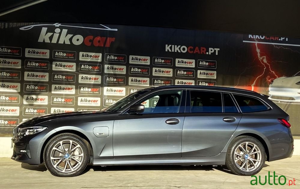 2022' BMW 330 E Touring Line Sport Auto photo #5