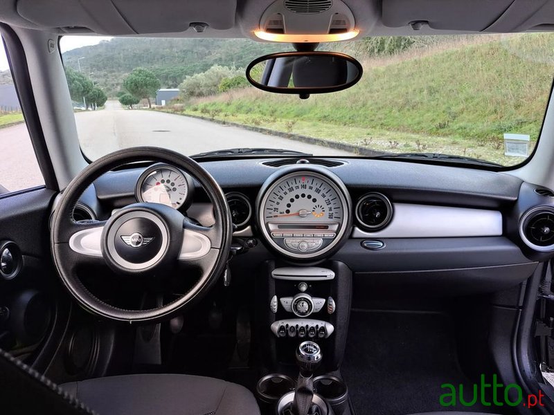 2009' MINI Cooper D 3 Portas photo #3