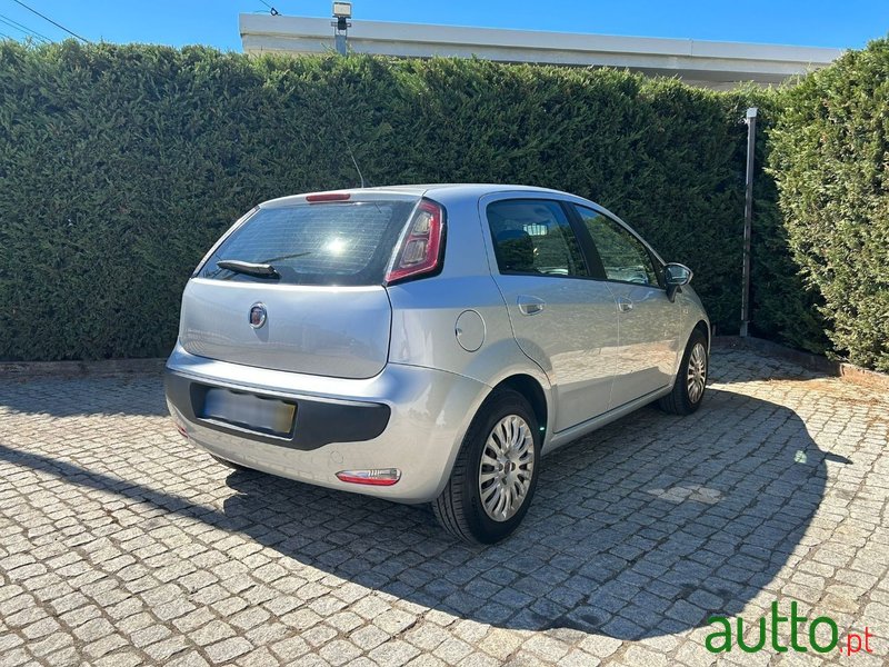 2011' Fiat Punto Evo photo #3