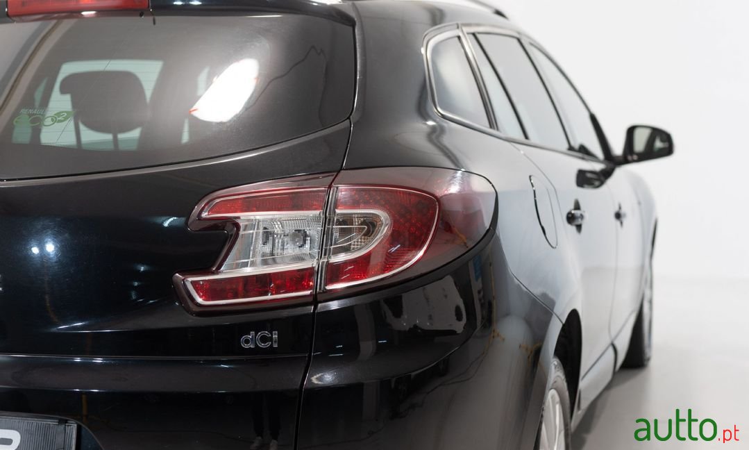 2013' Renault Megane Sport Tourer photo #3