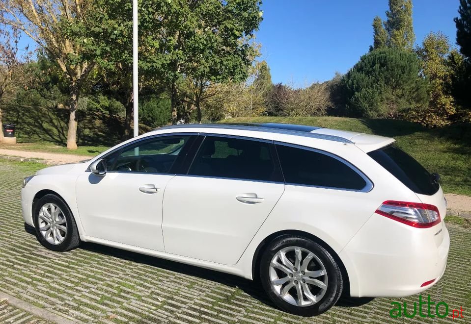 2011' Peugeot 508 Sw photo #2