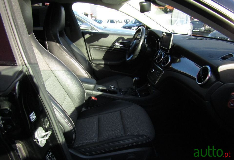 2016' Mercedes-Benz Cla-180 photo #3