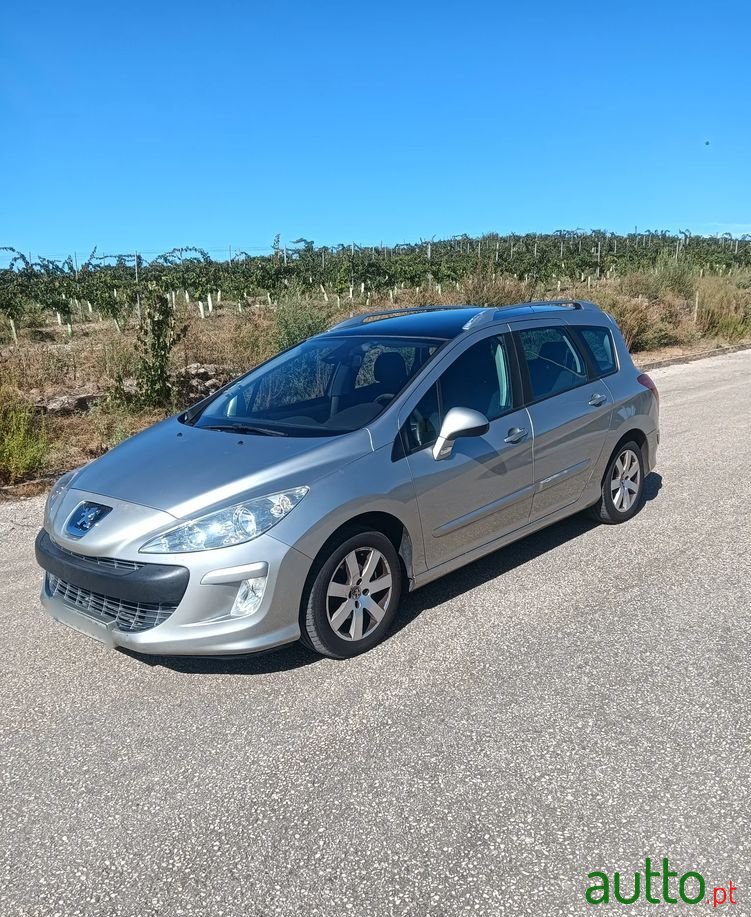 2008' Peugeot 308 Sw photo #2