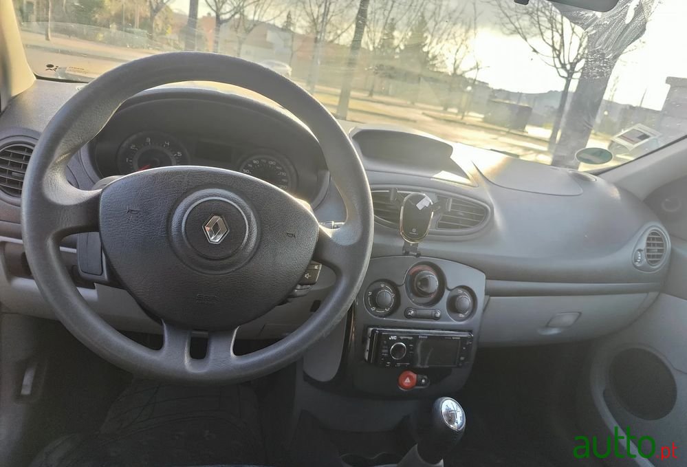 2006' Renault Clio photo #6