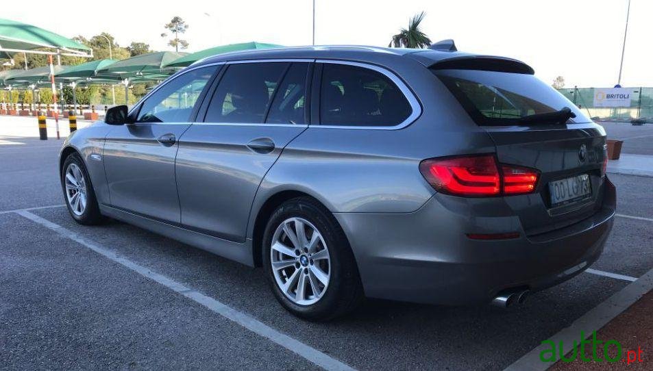 2011' BMW 520 Touring Nacional Cx Aut photo #2
