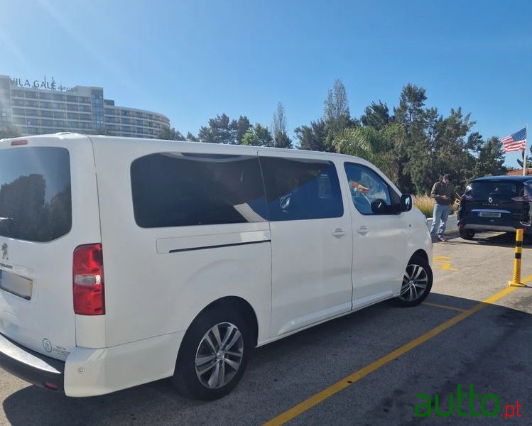 2018' Peugeot Traveller photo #1