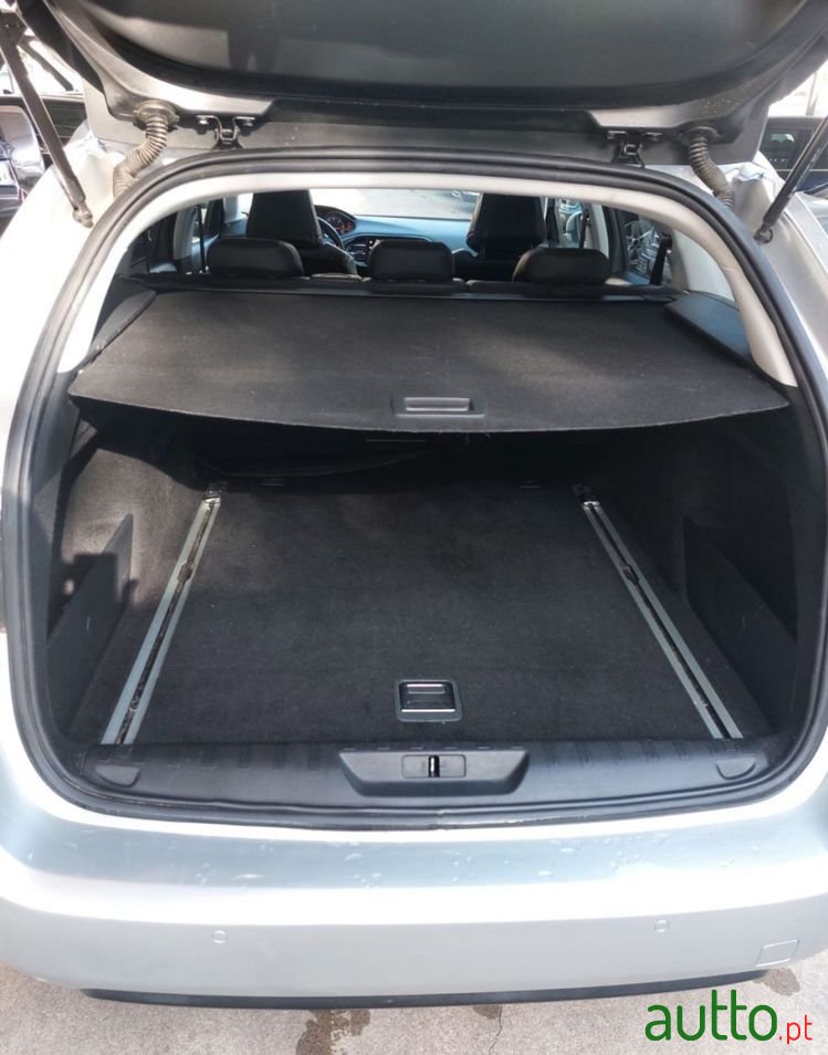 2015' Peugeot 308 photo #4