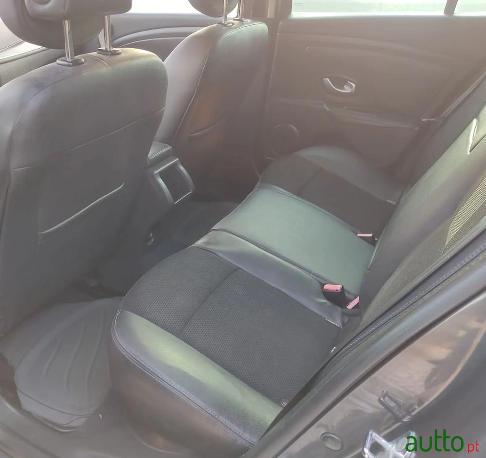 2009' Renault Megane photo #3