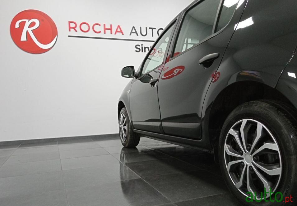 2010' Dacia Sandero photo #6