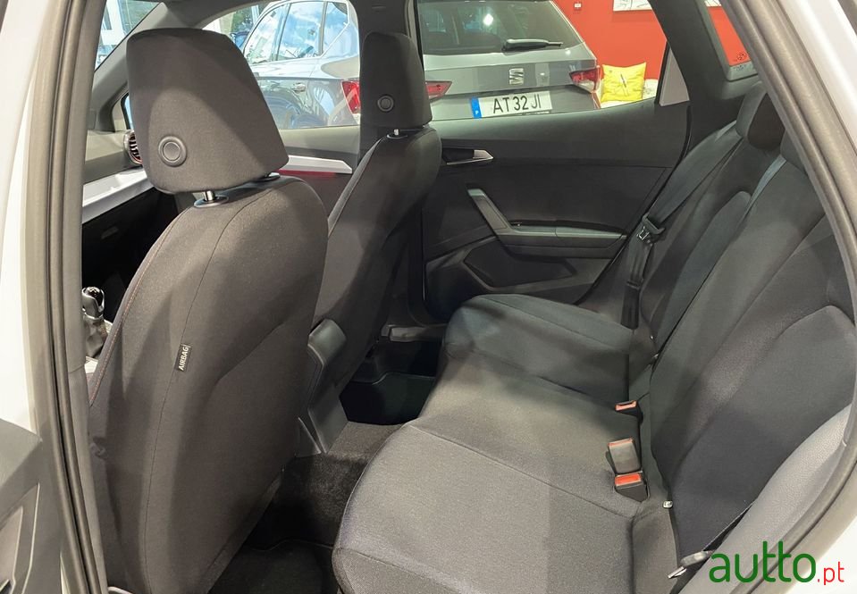 2022' SEAT Arona photo #5