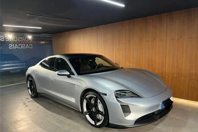 2020' Porsche Taycan 4S