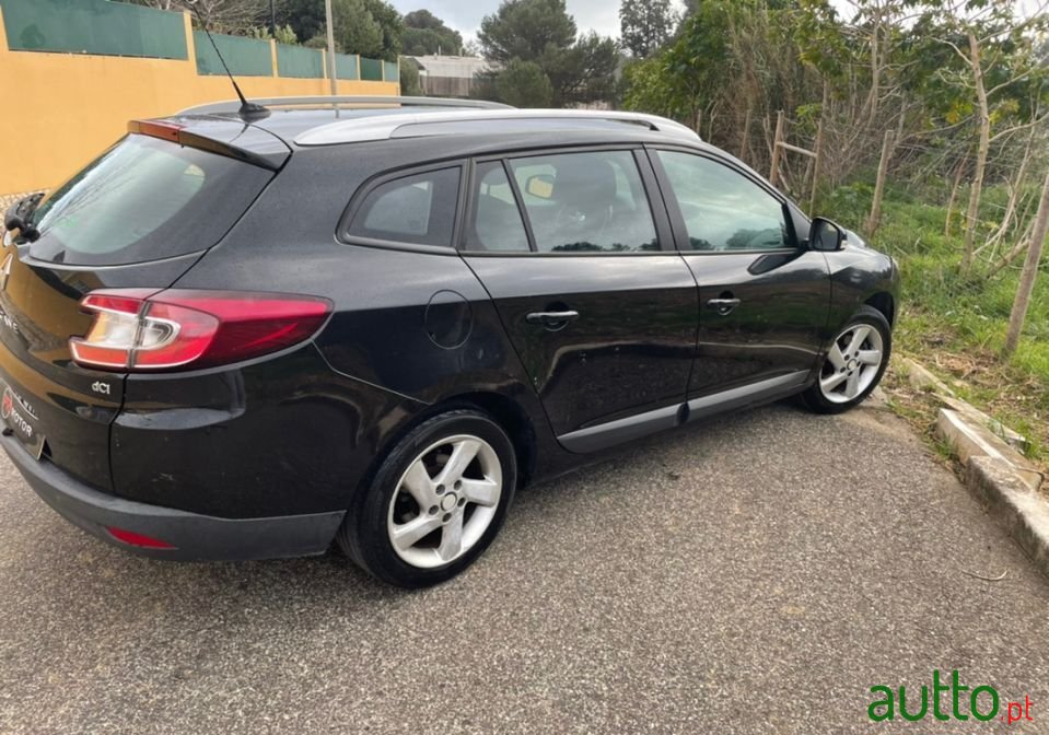 2011' Renault Megane Sport Tourer photo #6