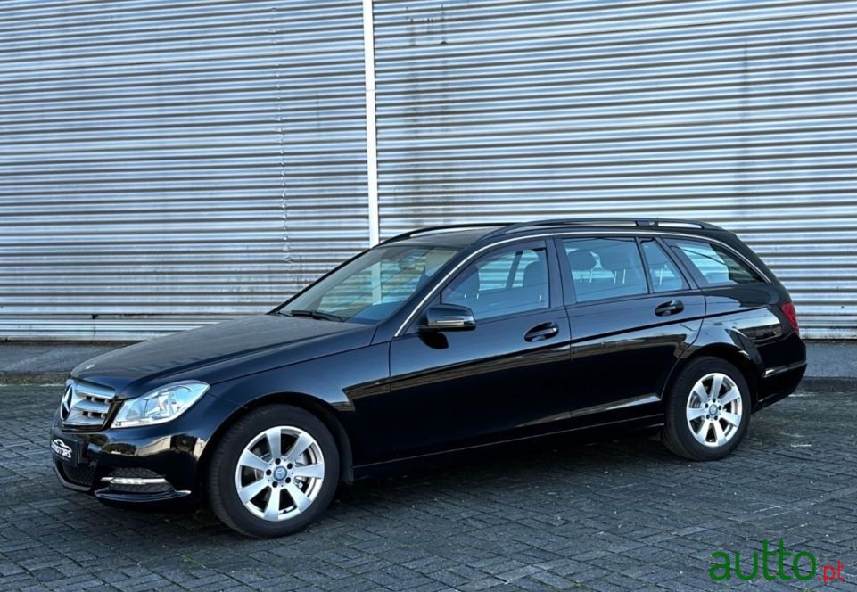 2014' Mercedes-Benz C-200 photo #2