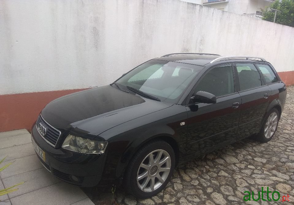 2002' Audi A4 Avant photo #2