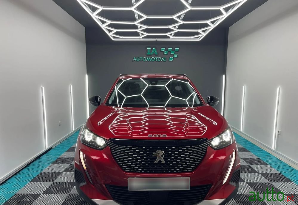 2020' Peugeot 2008 photo #2