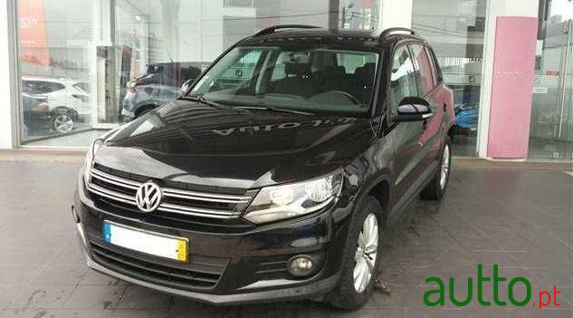 2011' Volkswagen Tiguan photo #1