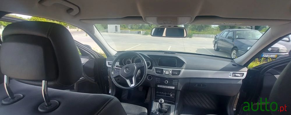 2016' Mercedes-Benz E 220 Bluetec Avantgarde photo #5