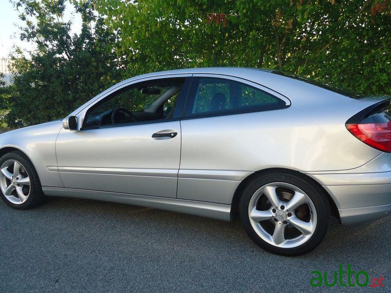 2002' Mercedes-Benz C 220 Cdi Classic photo #2