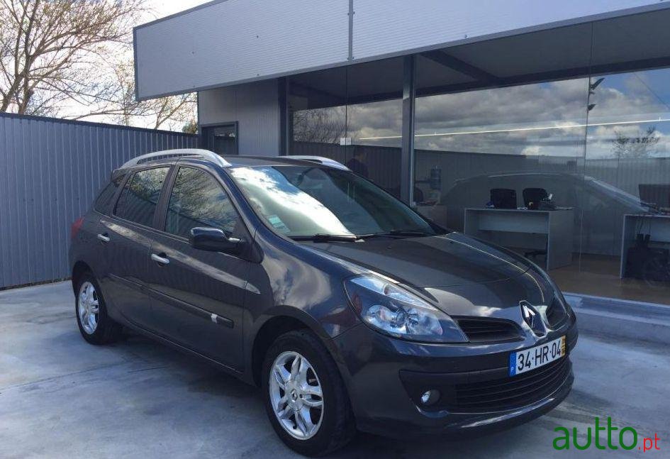 2009' Renault Clio-Break 1.5 Dci Dynamique photo #1
