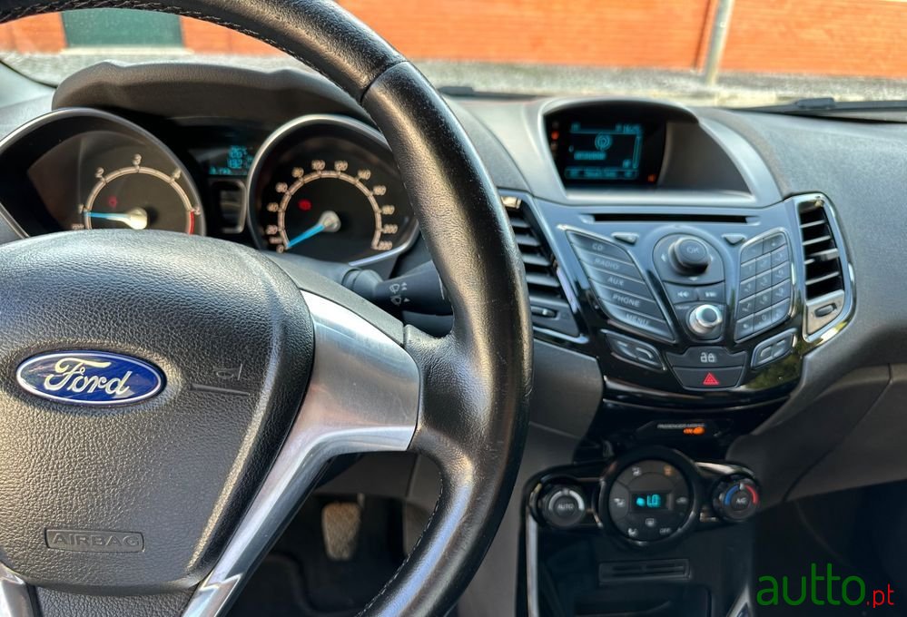 2014' Ford Fiesta 1.5 Tdci Titanium photo #5