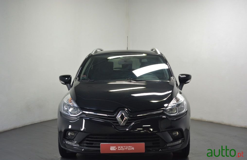2019' Renault Clio Sport Tourer photo #2