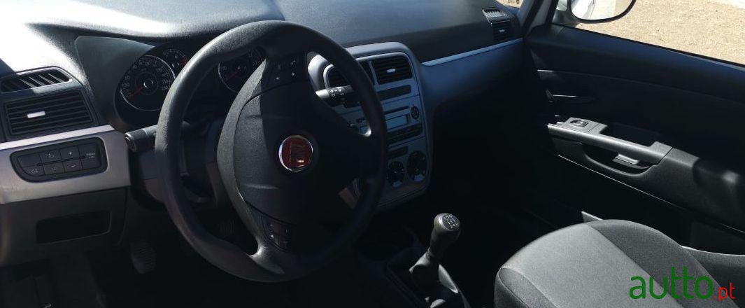 2014' Fiat Punto photo #3