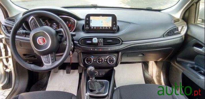 2017' Fiat Tipo Station Wagon photo #3