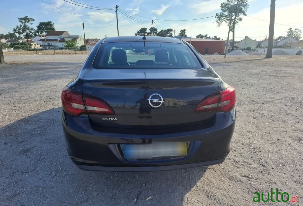 2013' Opel Astra photo #5