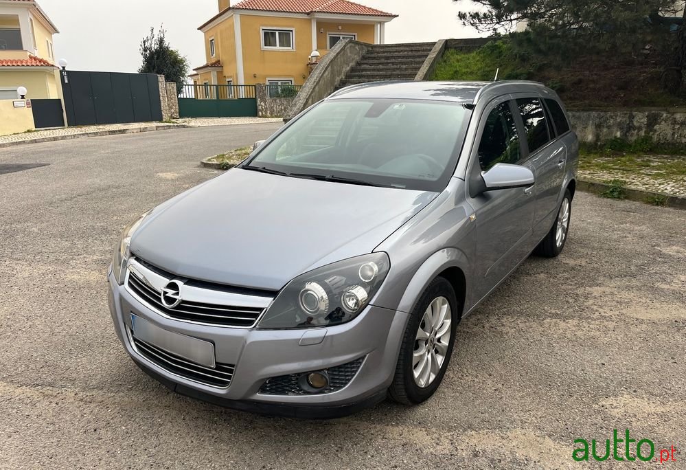 2009' Opel Astra Caravan photo #1