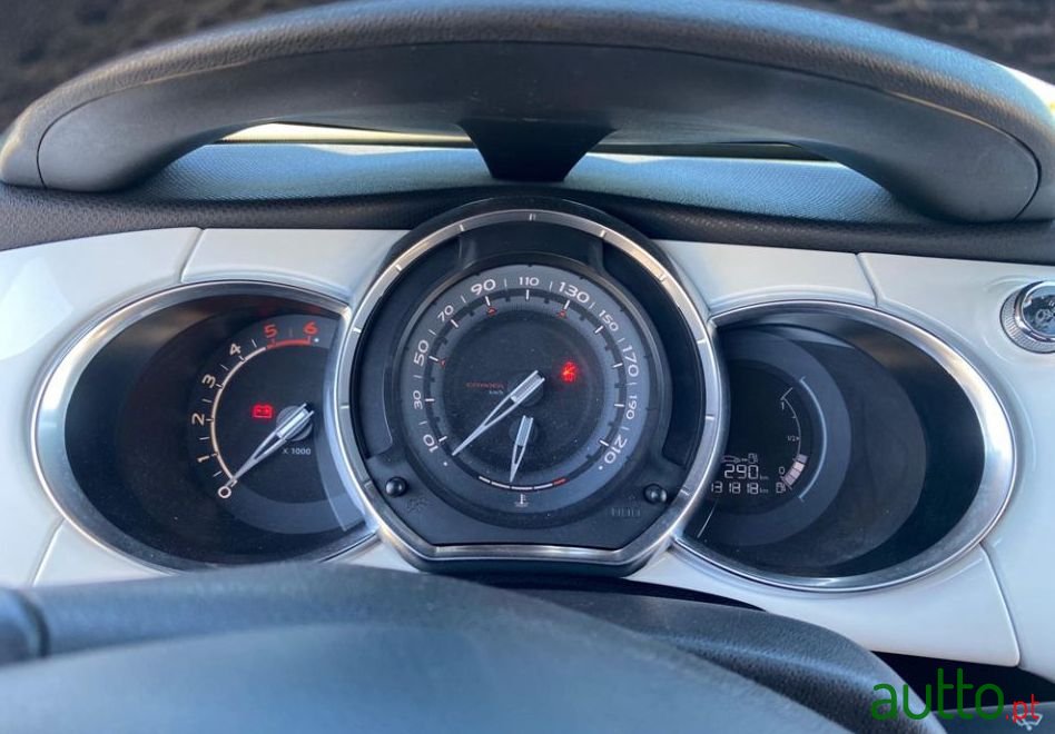 2014' Citroen DS3 photo #2