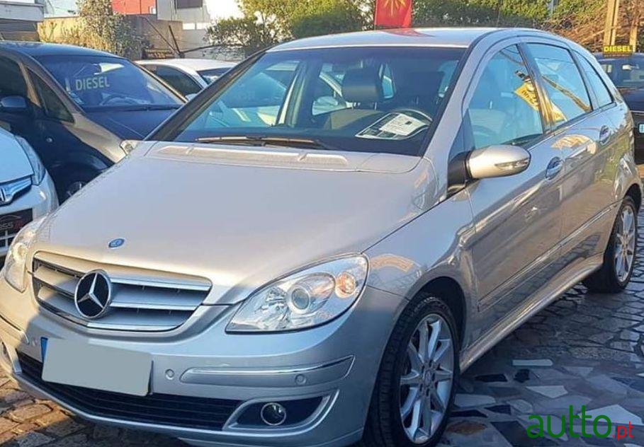 2009' Mercedes-Benz B-180 Cdi photo #3