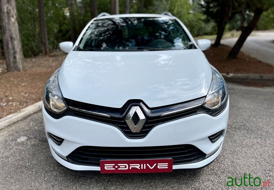 2017' Renault Clio Sport Tourer photo #3