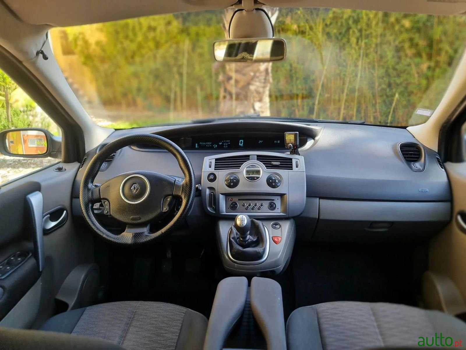 2008' Renault Scenic photo #2
