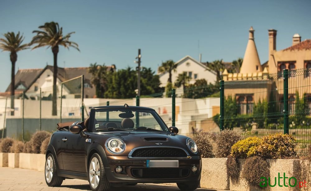 2011' MINI Cabrio Cooper S photo #5