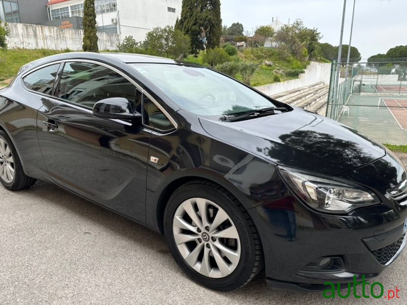 2012' Opel Astra Gtc photo #1