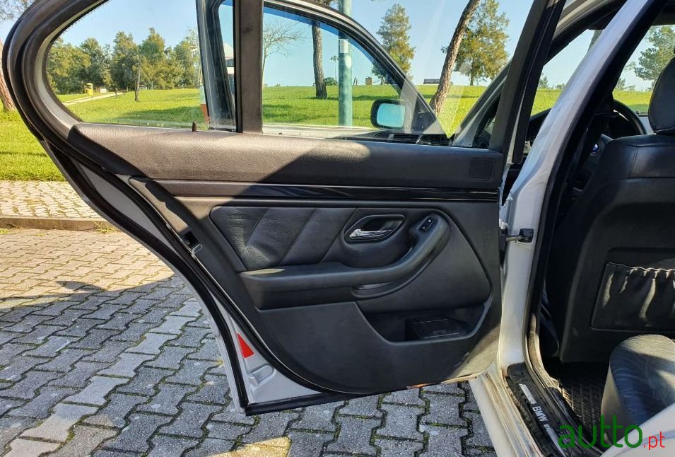 2002' BMW 520 photo #2