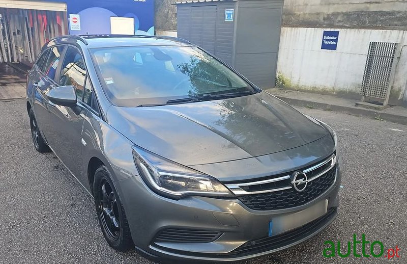 2018' Opel Astra Sports Tourer photo #2