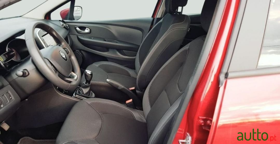 2017' Renault Clio Sport Tourer photo #4