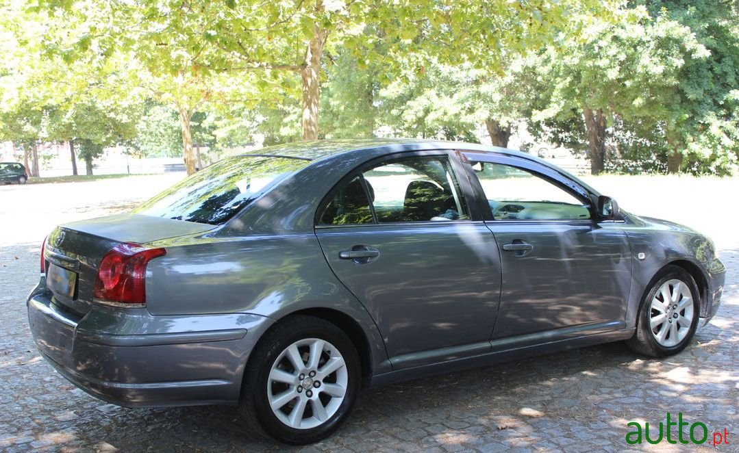 2003' Toyota Avensis photo #2