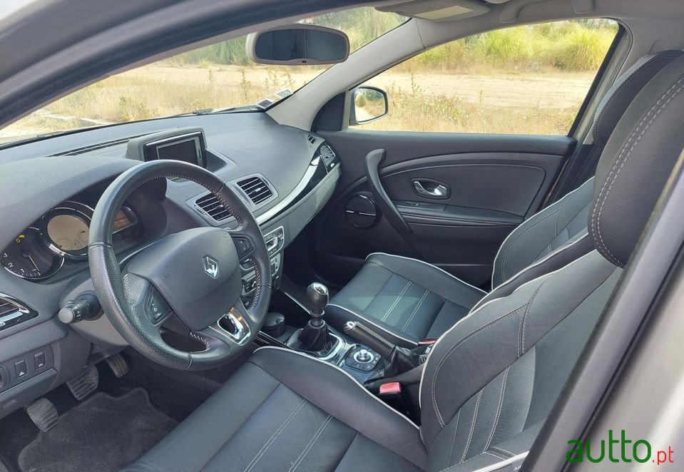 2013' Renault Megane Sport Tourer photo #5