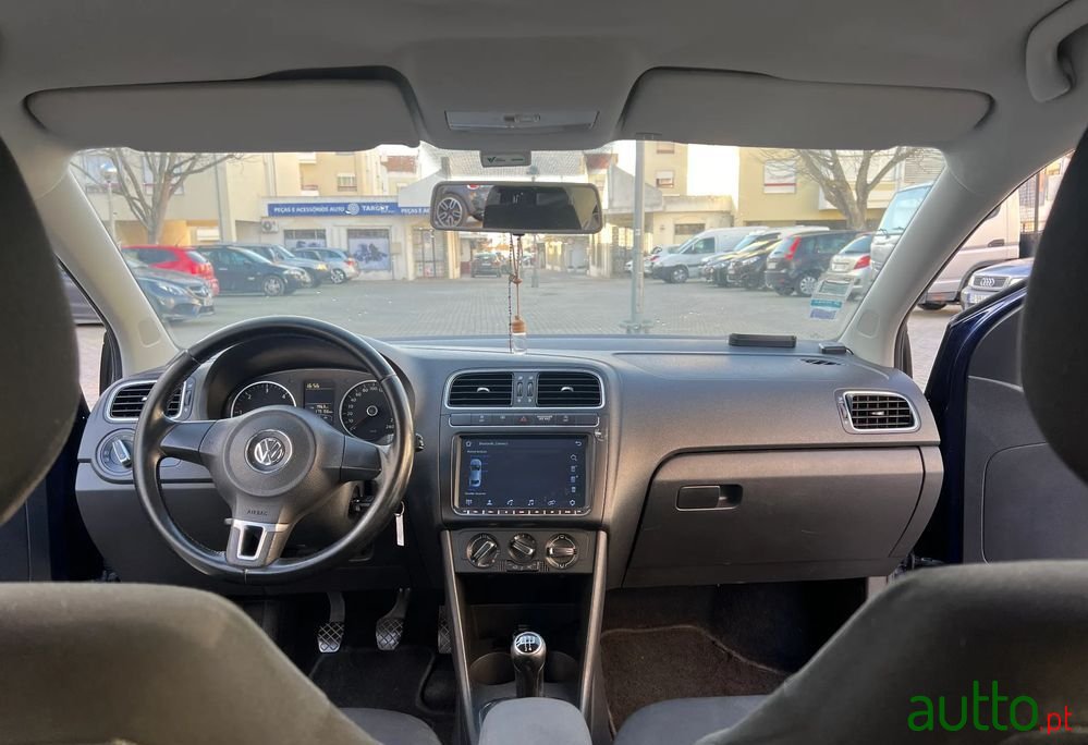 2010' Volkswagen Polo photo #2